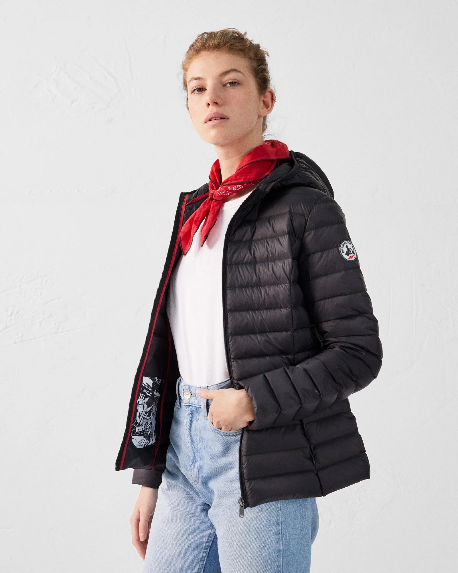 doudoune légère femme capuche noire style urbain